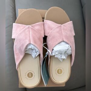 New, WACO women’s Riviera Sandals